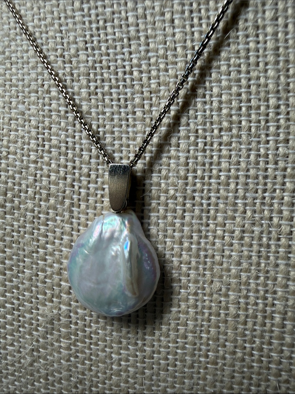 Kendra Scott  Baroque Pearl Pendant Necklace - White Iridescent